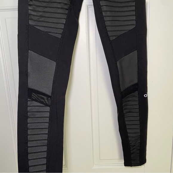 Alo Yoga High-Waist Moto Legging Black XS - Picture 3 of 12